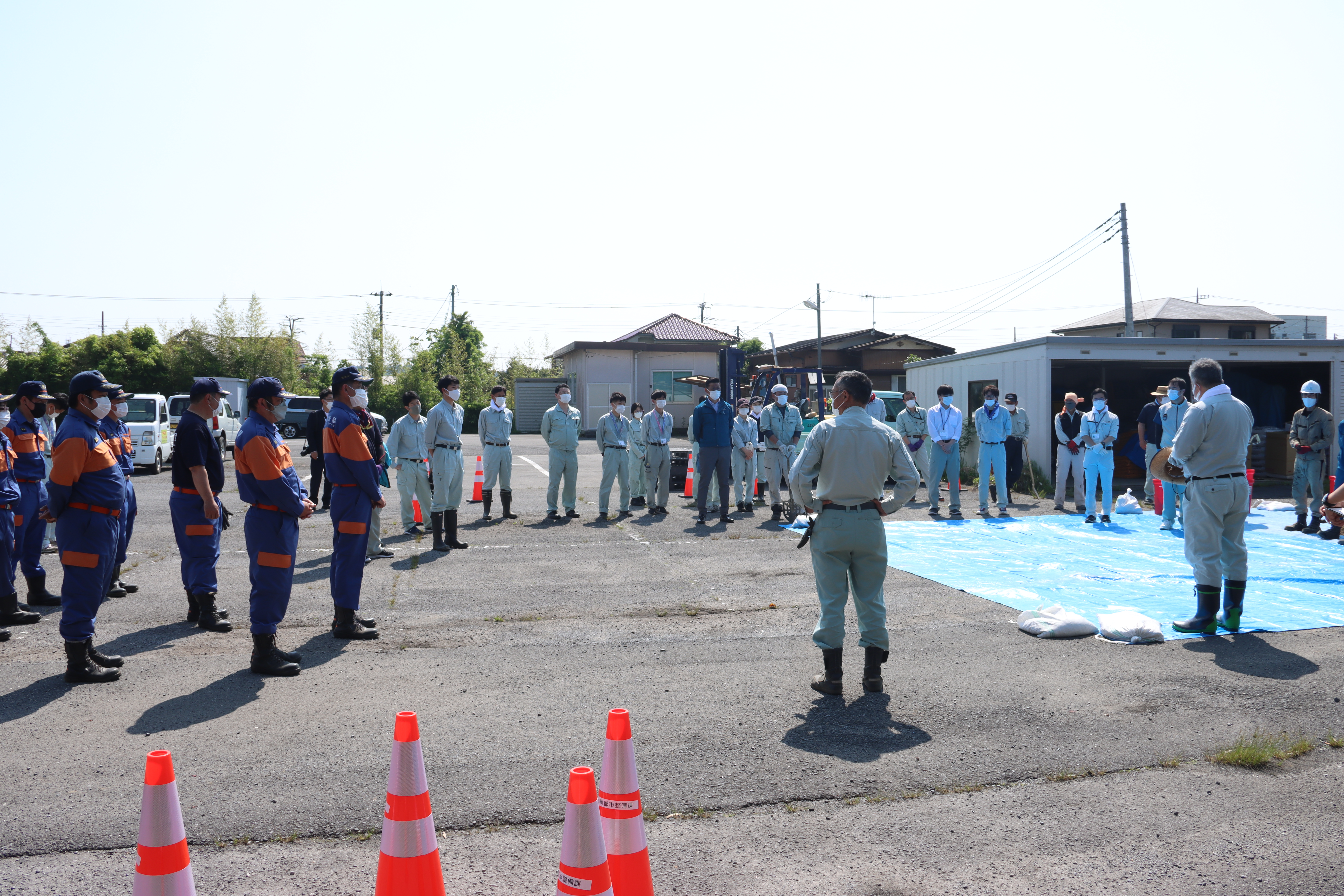 土のう作りあいさつ